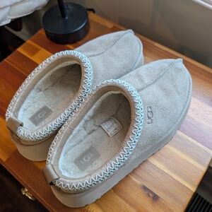 UGG Women's Tan Suede Slippers